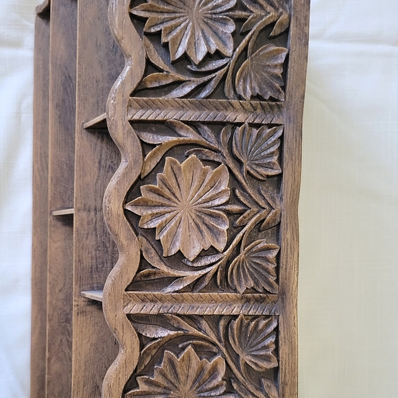 Vintage Faux Wood Dest Organizer. Beautiful Carved Design 1960's-70's - Picture 7 of 10